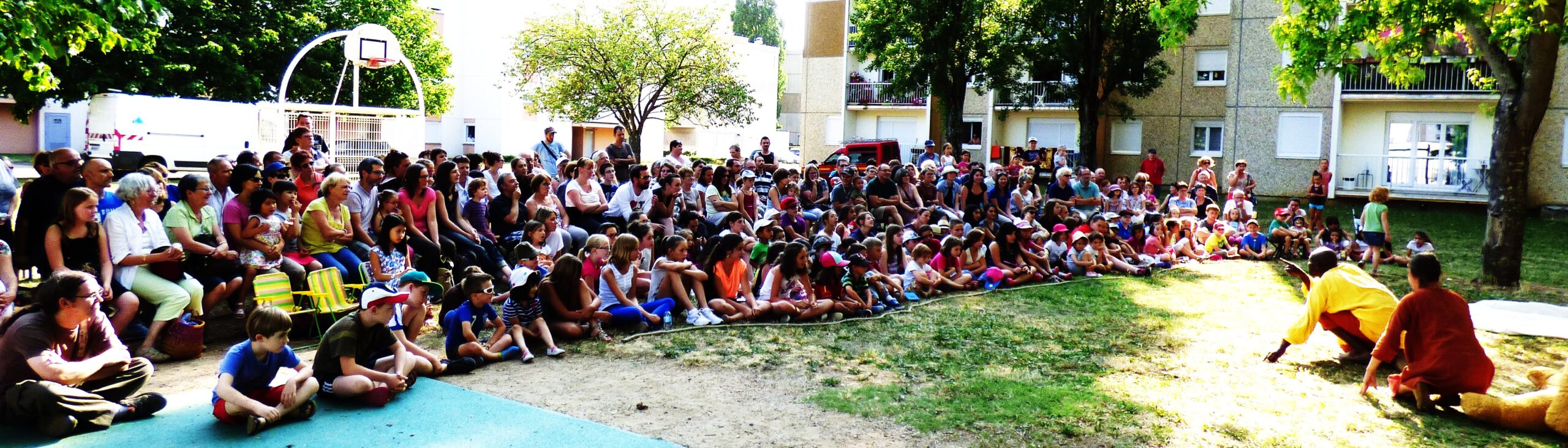 Comme une Abeille-Festival les Z'accros d'ma rue-