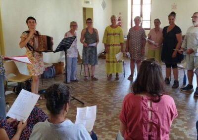 élise charles chanteuse pédagogue Nièvre bourgogne chant du monde traditionnel stages atelier