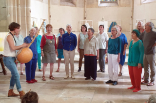 élise charles chanteuse pédagogue Nièvre bourgogne chant du monde traditionnel parmi les champs chorale nivernaise stages ateliers